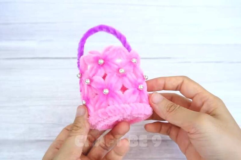 How to DIY A Beautiful Shiny Pipe Cleaner Basket with Flower Texture