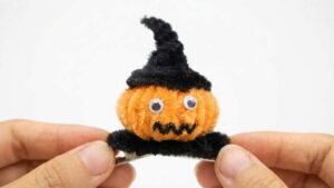 How to DIY Easy Halloween FUNNY Pumpkin Hairclip for Fall
Featuring: Craftbee 9
