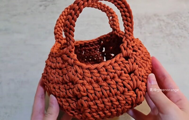 Video Tutorial to Trick Or Treating Pumpkin Handbag with Handle