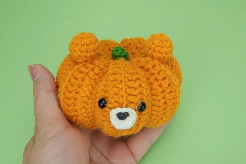 Video Tutorial to Crochet Ribbed Pumpkin Bear (Make a Tier of These)