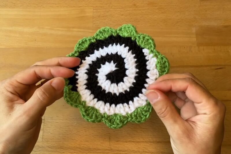 Video Tutorial to Crochet Halloween Swirl Spiral Coaster for Decoration