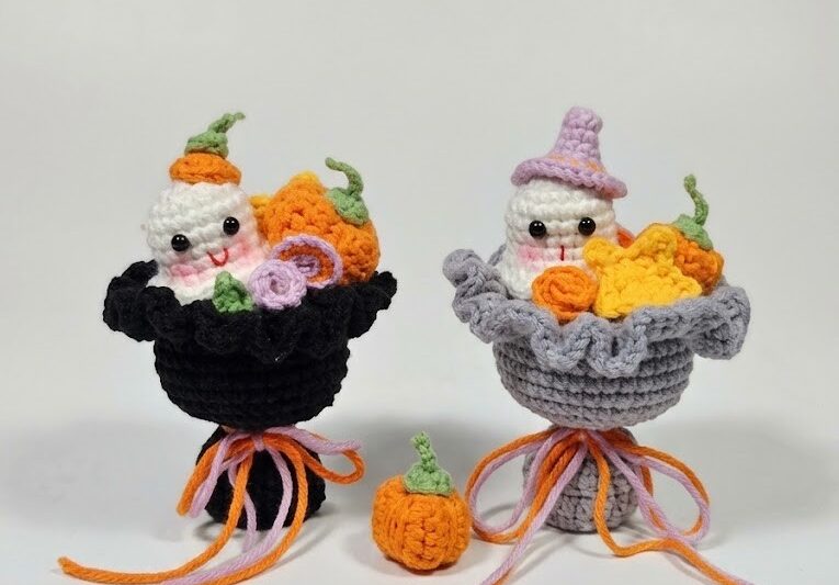 Video Tutorial to Crochet Bouquet of Ghosts & Pumpkin Amigurumi for Halloween