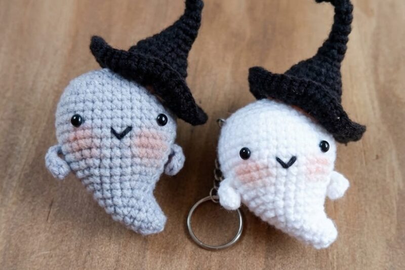 Video Tutorial to Crochet Curly Top Witch Hat Flying Ghost Amigurumi