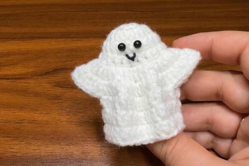 Video Tutorial to Crochet A Curtain BOO Ghost Hangings for Halloween
