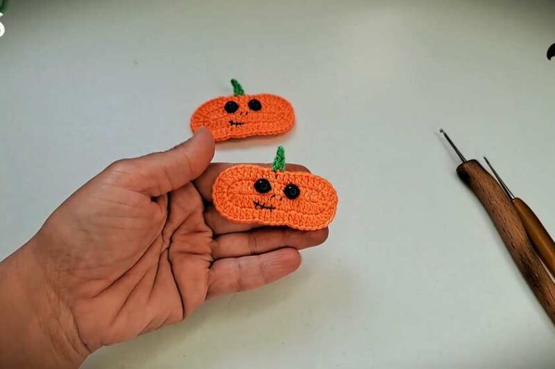 Video Tutorial To Crochet Crazy Pumpkin Face Applique for Halloween