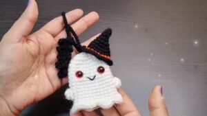 Video Tutorial to Crochet Oak Leaf & Red-Eye Ghost Key Cover & Charm
        
            
            
            
                Featuring: Poonam